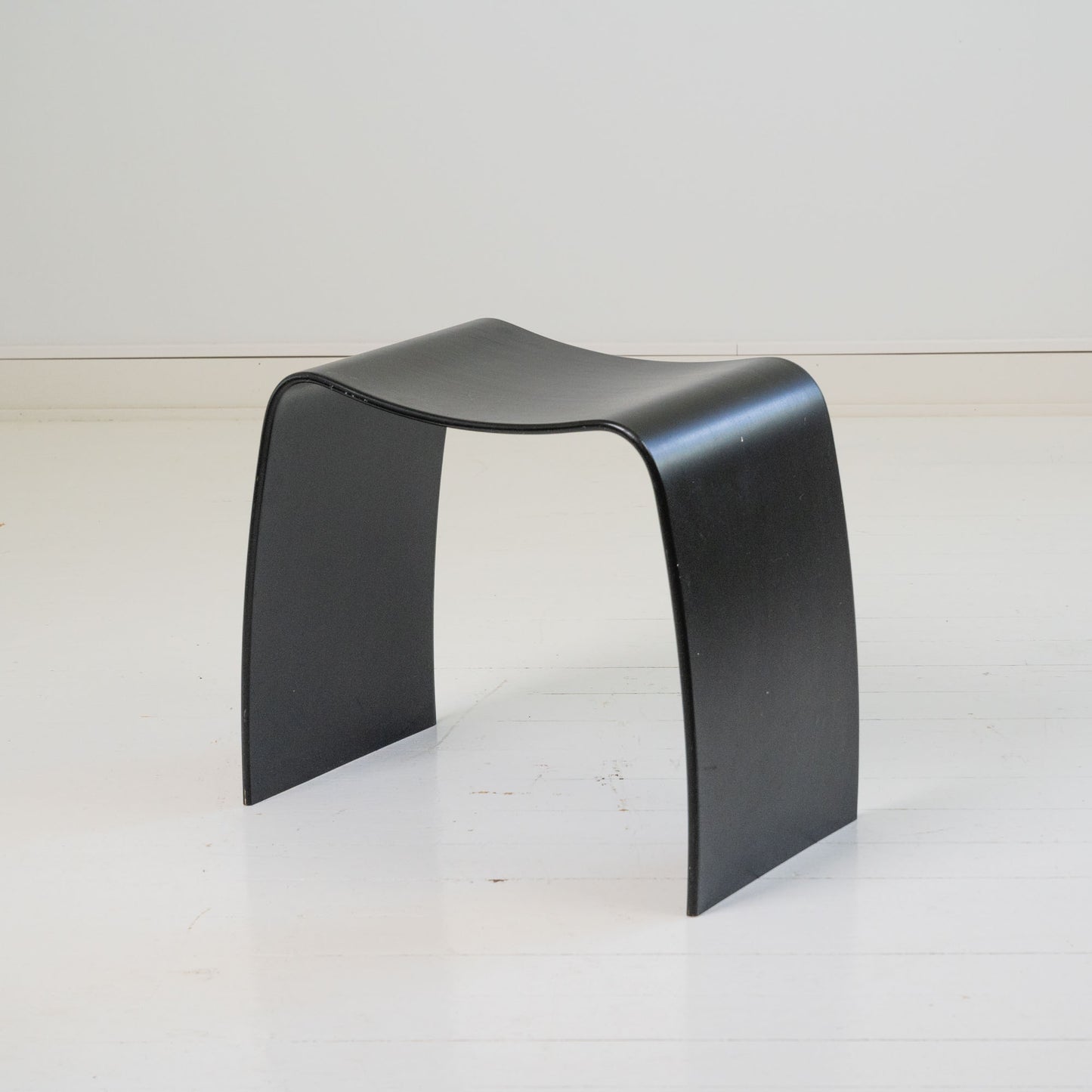 M Stool -jakkara, musta