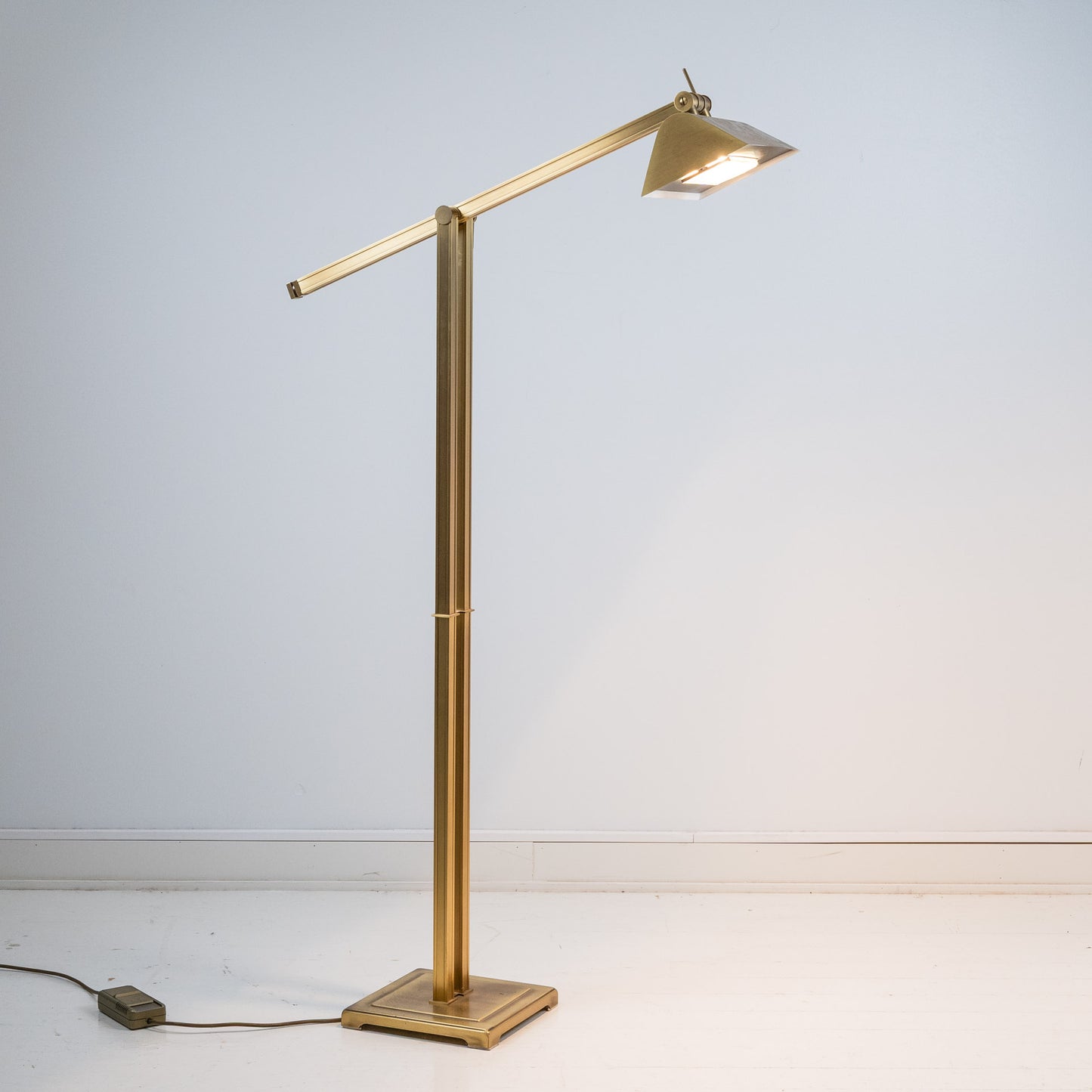 Messinkinen jalkavalaisin