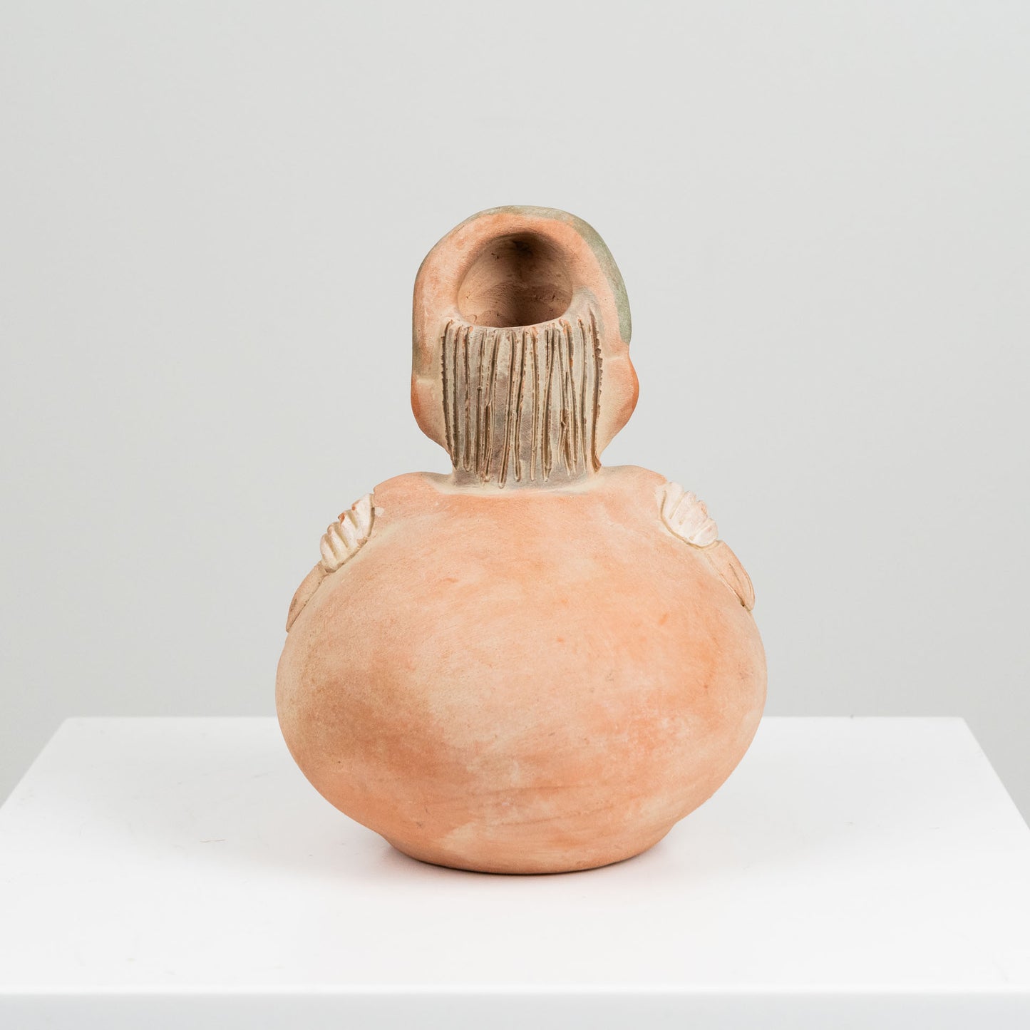 Nakinvärinen patsasmaljakko