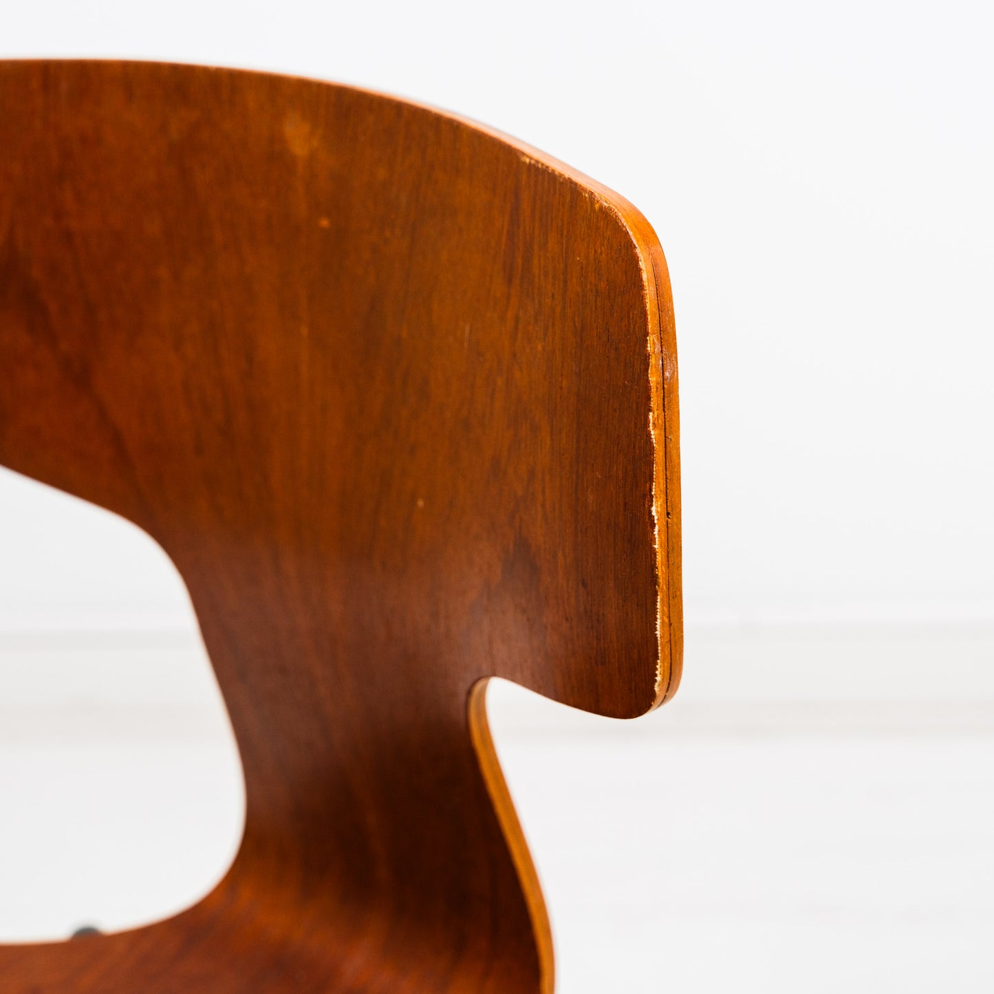 Fritz Hansen 3103 T-chair -tuoli, tiikki 1