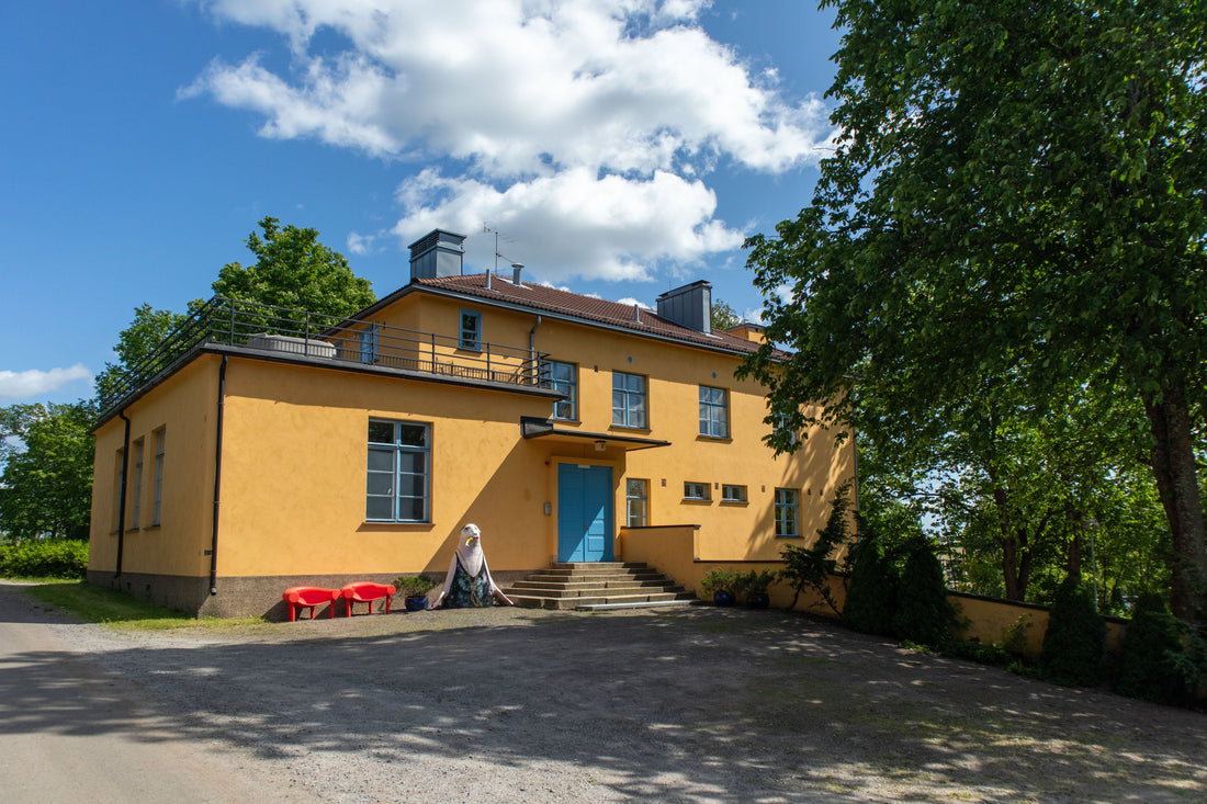 Äänestä Mature Mansion voittoon!