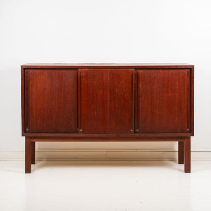 Carl Gustaf Hiort af Ornäs, "Näyttely-astiakaappi", matala