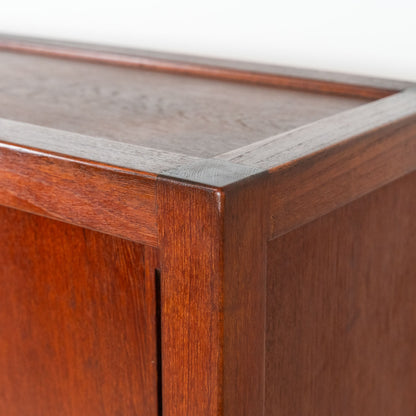 Carl Gustaf Hiort af Ornäs, "Näyttely-astiakaappi", matala