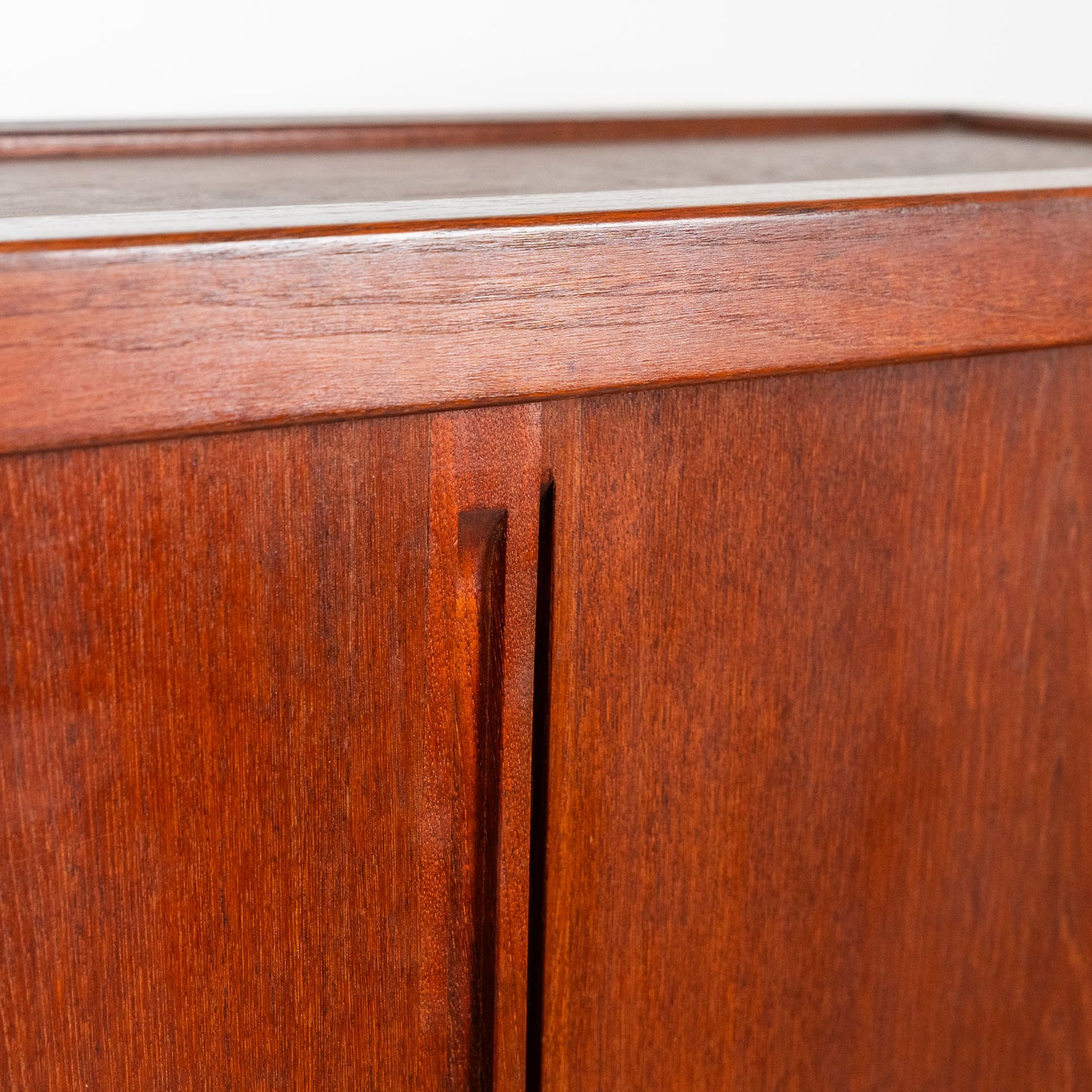 Carl Gustaf Hiort af Ornäs, "Näyttely-astiakaappi", korkea