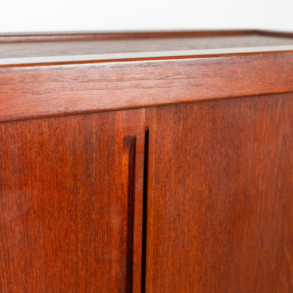 Carl Gustaf Hiort af Ornäs, "Näyttely-astiakaappi", korkea