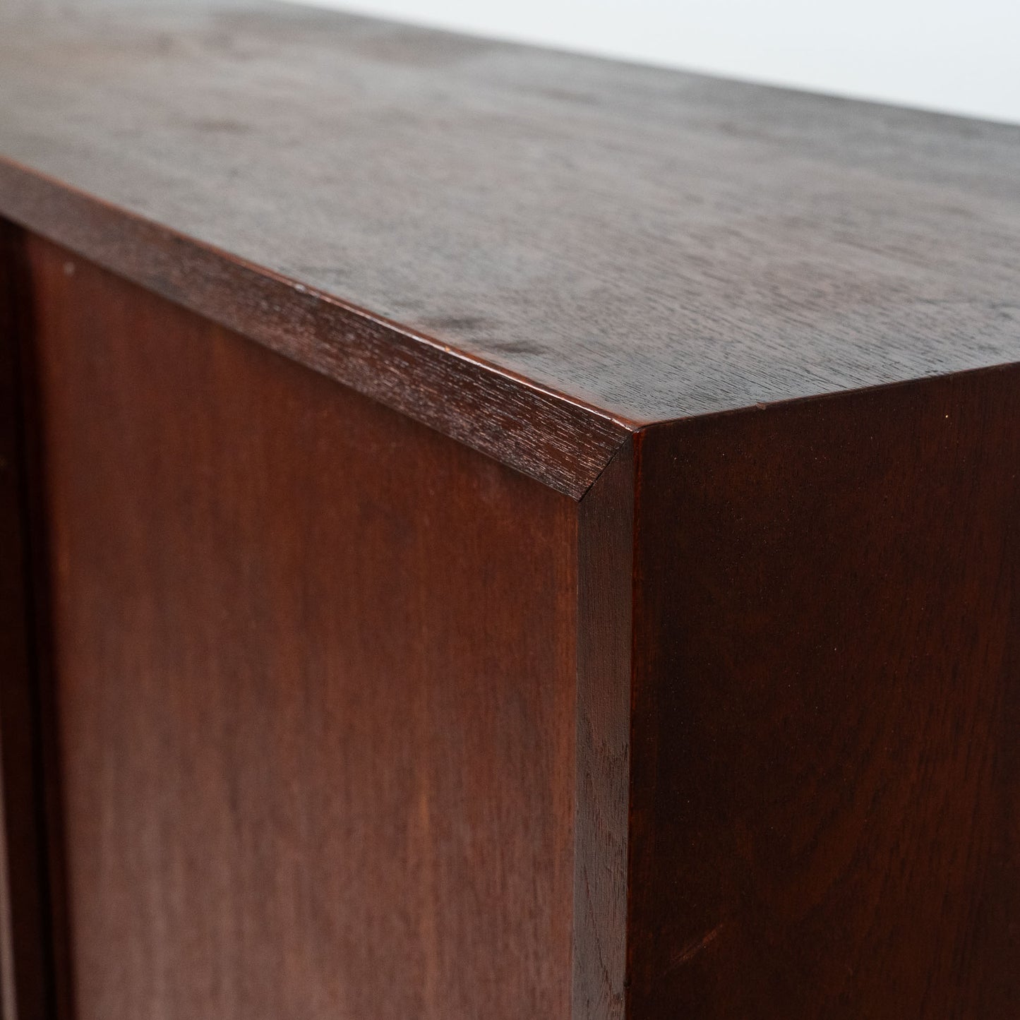 Carl Gustaf Hiort af Ornäs, "Näyttely-astiakaappi", korkea