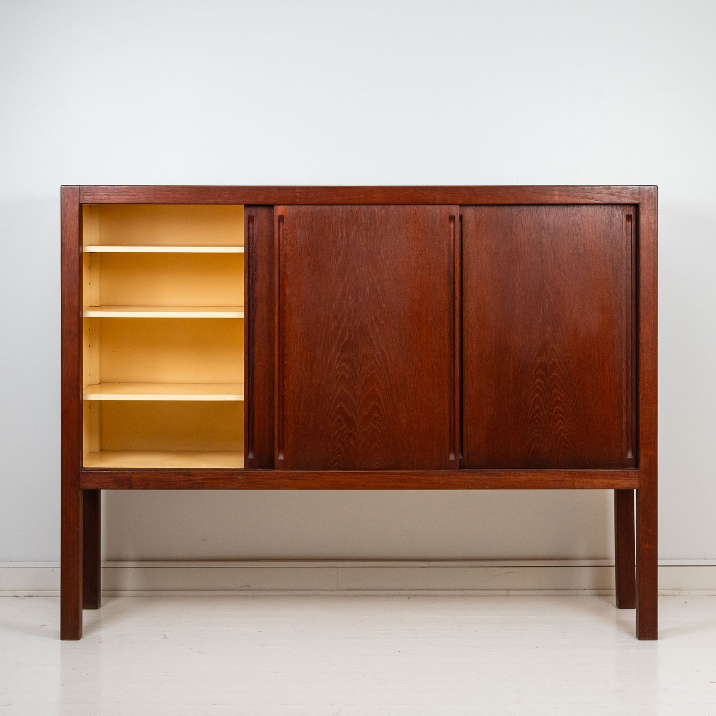 Carl Gustaf Hiort af Ornäs, "Näyttely-astiakaappi", korkea