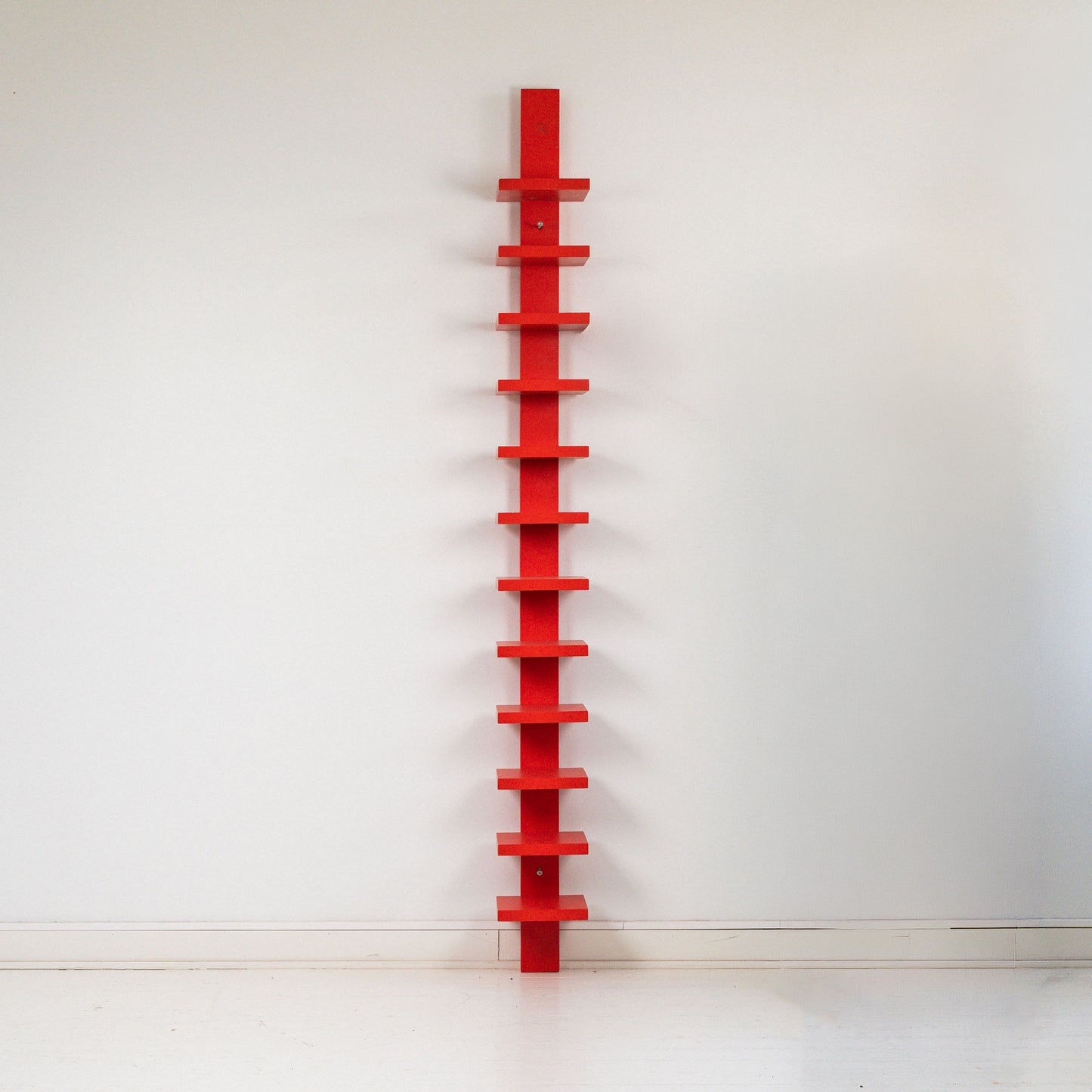 John Kandell Pilaster-kirjahylly, Källemo