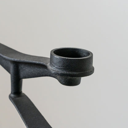 Tom Dixon Spin-kynttelikkö, musta