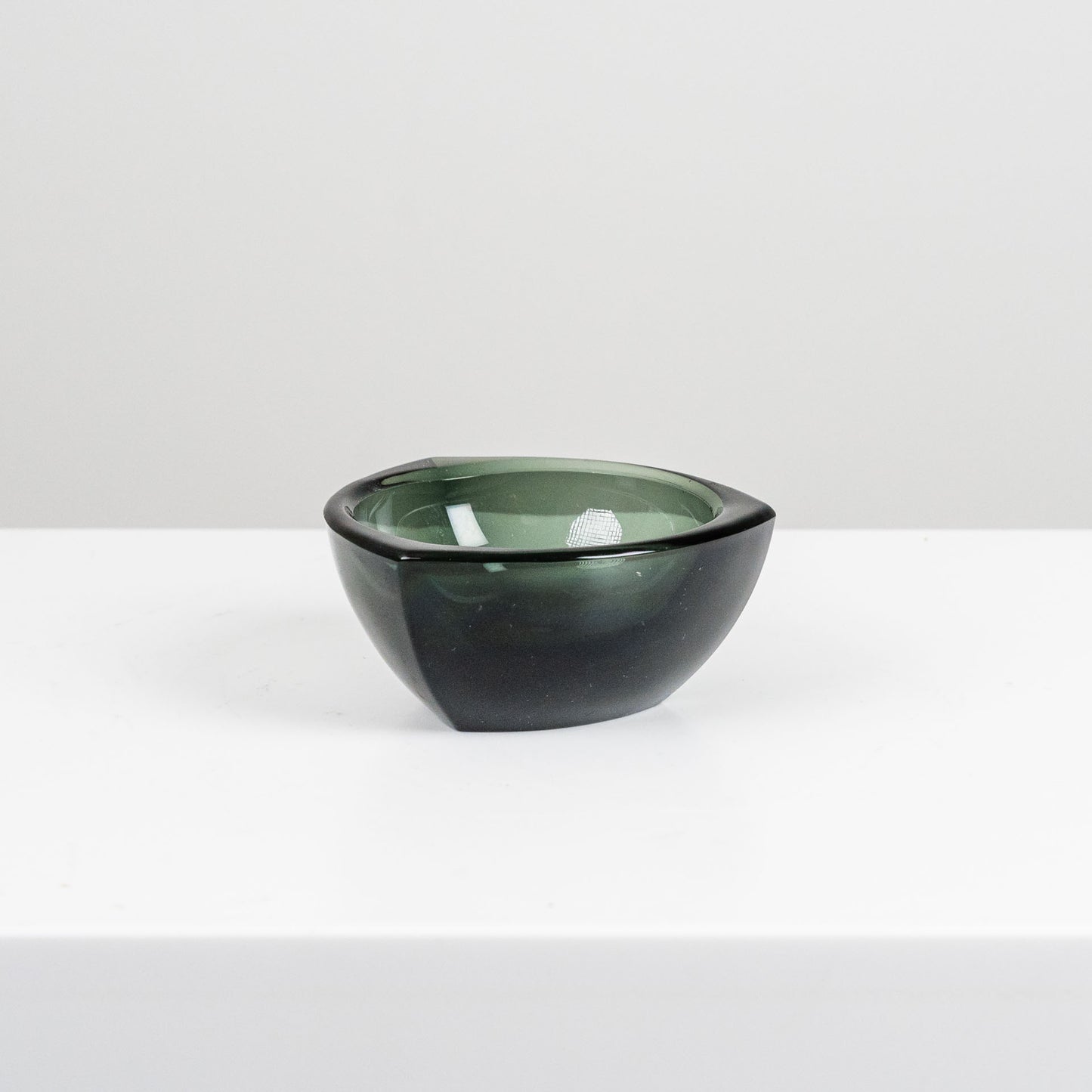 Nuutajärvi Häränsilmä-tuhka-astia, Kaj Franck