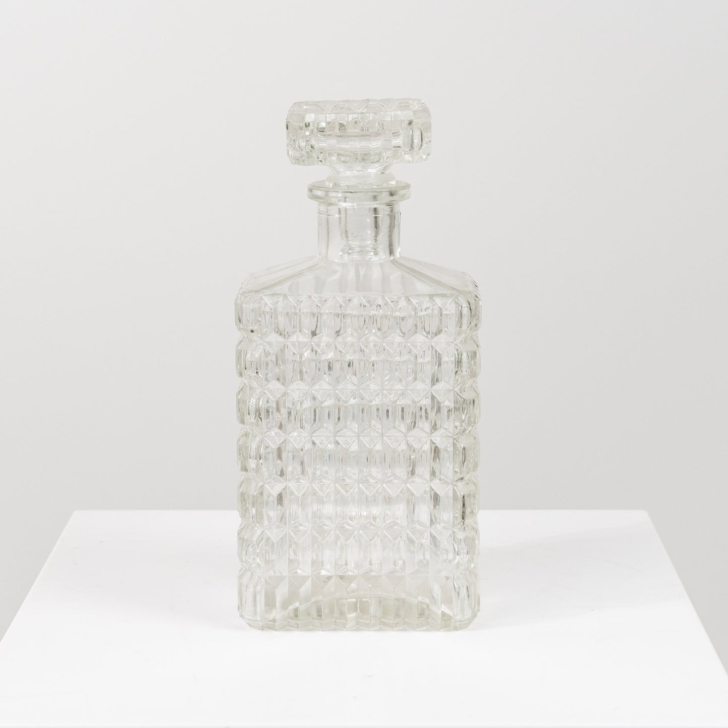 Kristallilasipullo korkilla