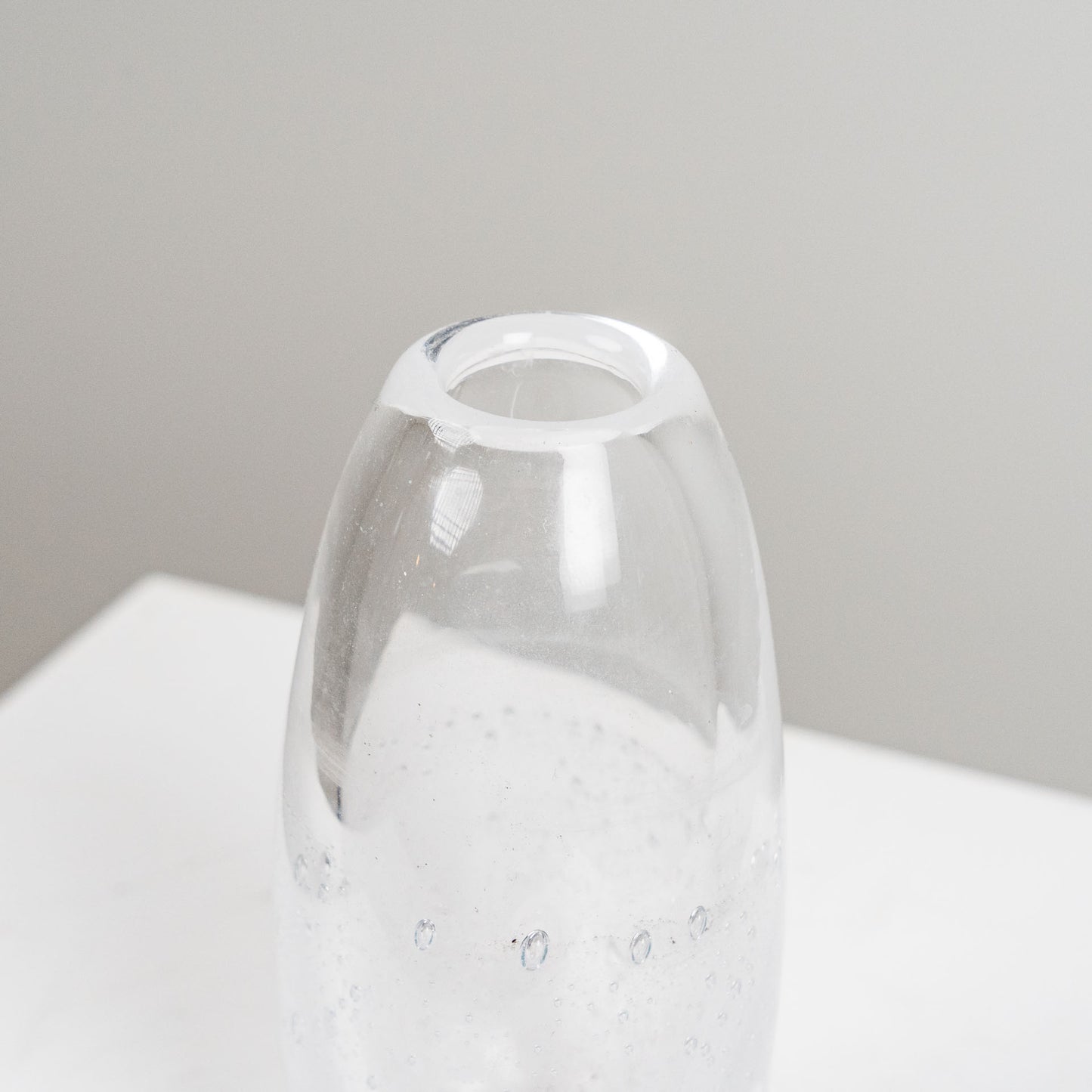 Kirkas lasimaljakko kuplilla, Nuutajärven uniikki opiskelijatyö