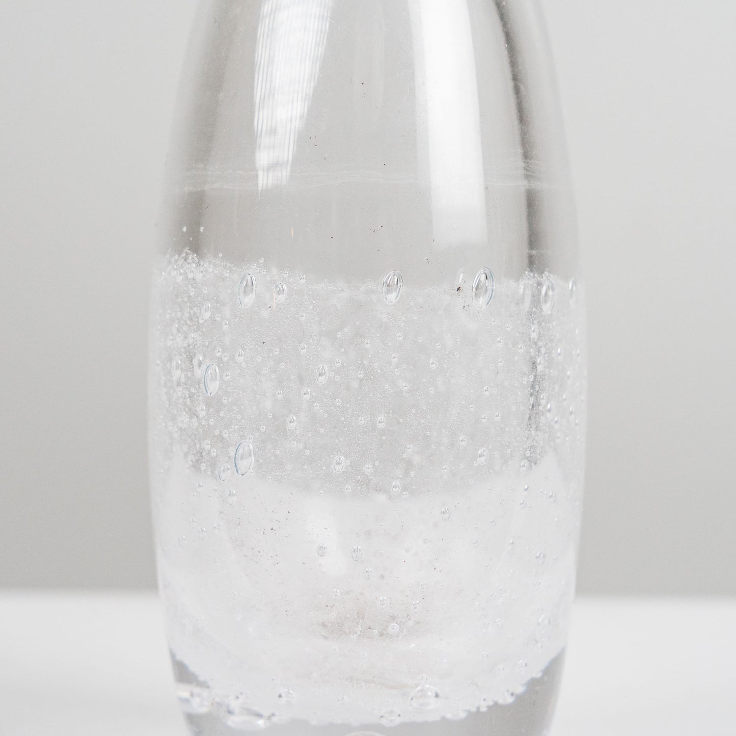 Kirkas lasimaljakko kuplilla, Nuutajärven uniikki opiskelijatyö