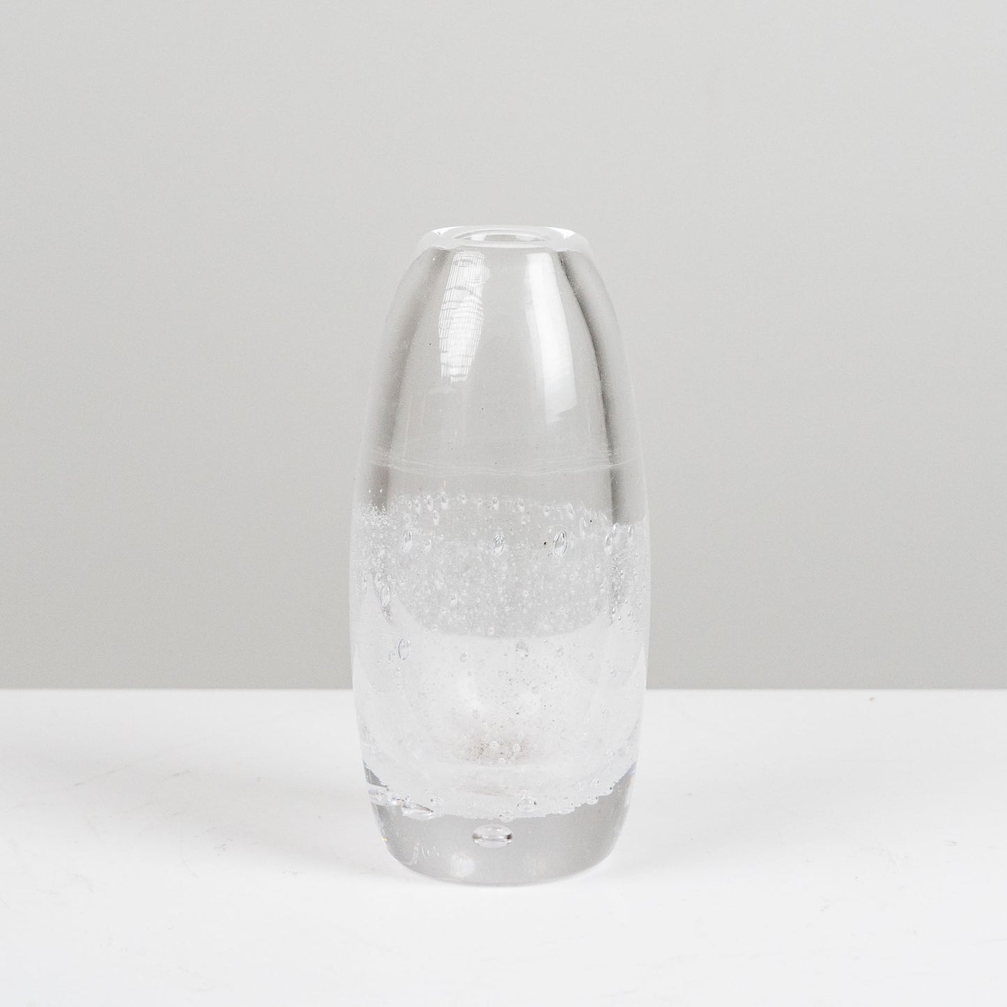 Kirkas lasimaljakko kuplilla, Nuutajärven uniikki opiskelijatyö