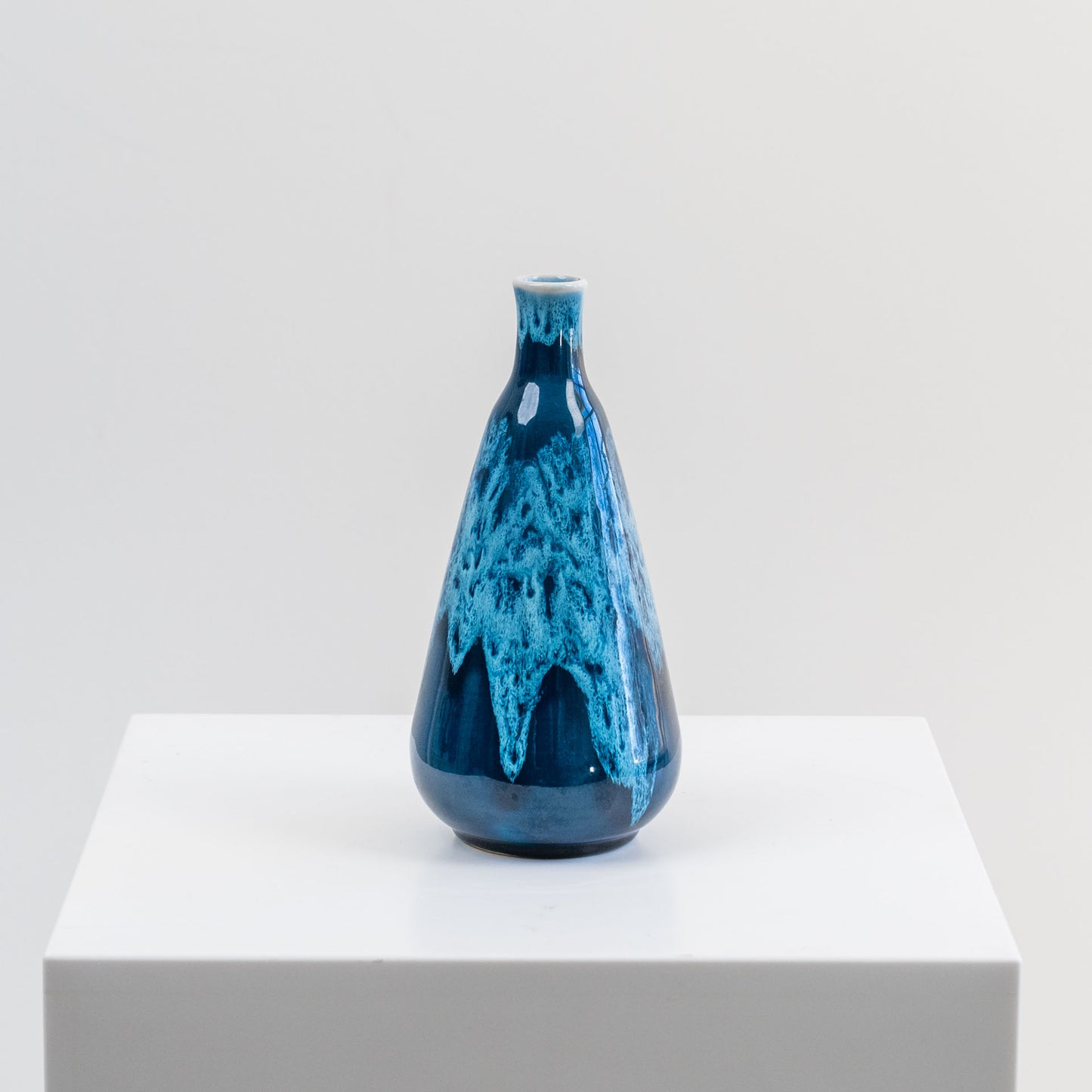 Kupittaan savi, sininen vaasi