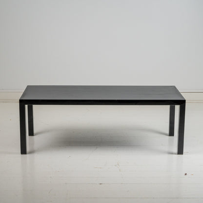 Minotti Italyn matala musta taso, löytyy 2 kpl