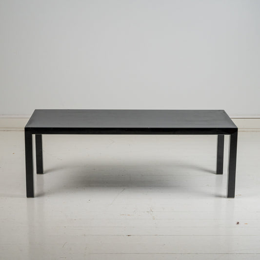 Minotti Italyn matala musta taso, löytyy 2 kpl