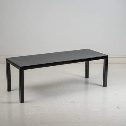 Minotti Italyn matala musta taso, löytyy 2 kpl