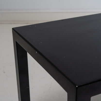 Minotti Italyn matala musta taso, löytyy 2 kpl