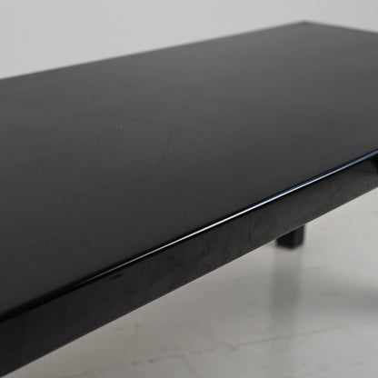 Minotti Italyn matala musta taso, löytyy 2 kpl