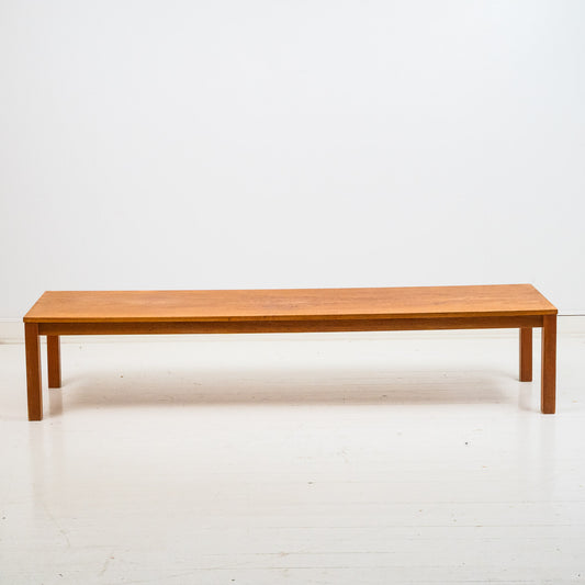 Matala tiikkinen taso/pöytä