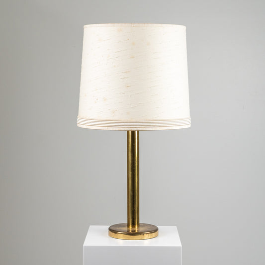 Messinkijalkainen pöytävalaisin