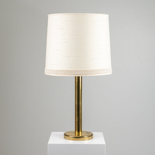 Messinkijalkainen pöytävalaisin