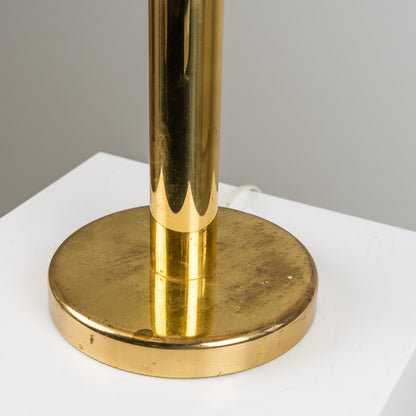 Messinkijalkainen pöytävalaisin