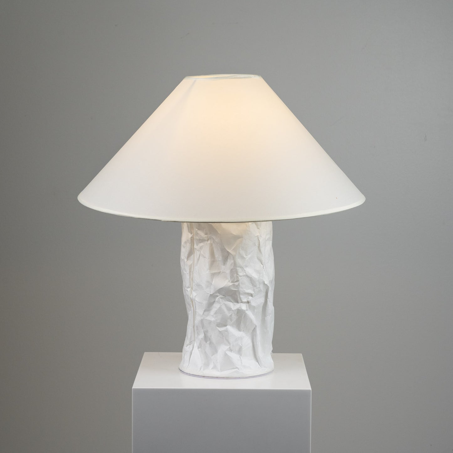 Paperijalkainen valaisin