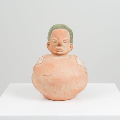 Nakinvärinen patsasmaljakko