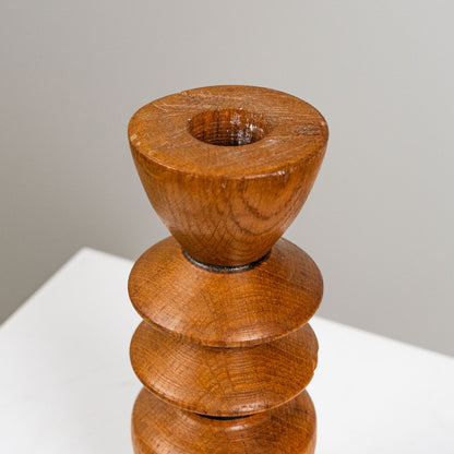 Tiikkinen kynttilänjalka