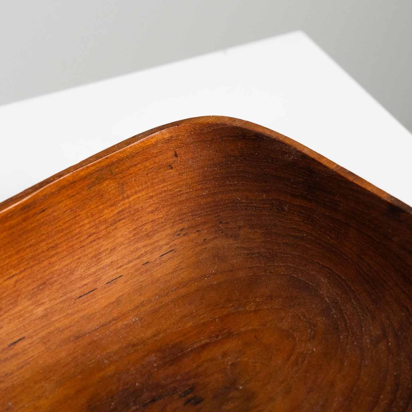 Suorakulmainen puukulho