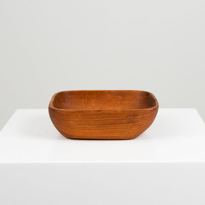 Suorakulmainen puukulho