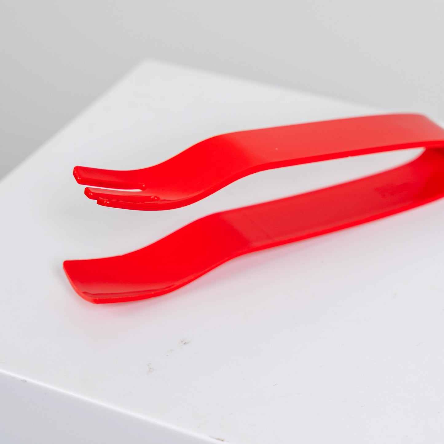 Karhumuovi-salaatinottimet, punainen