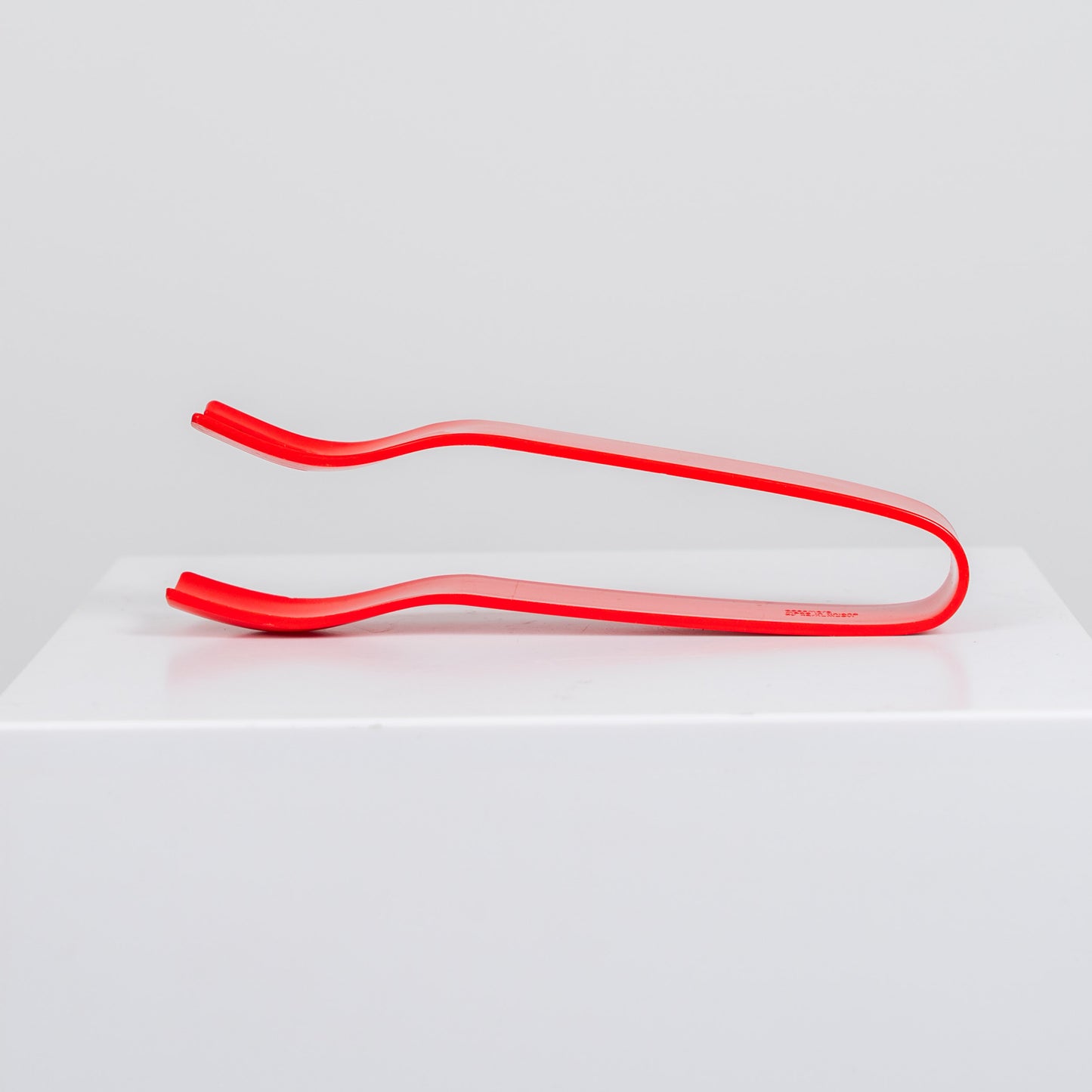 Karhumuovi-salaatinottimet, punainen