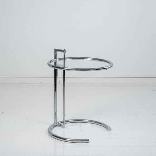 Eileen Gray sivupöydät E1027