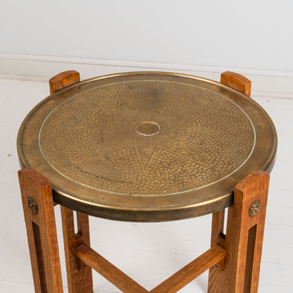 Messinkikansinen sivupöytä, Art Nouveau