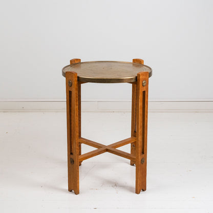 Messinkikansinen sivupöytä, Art Nouveau
