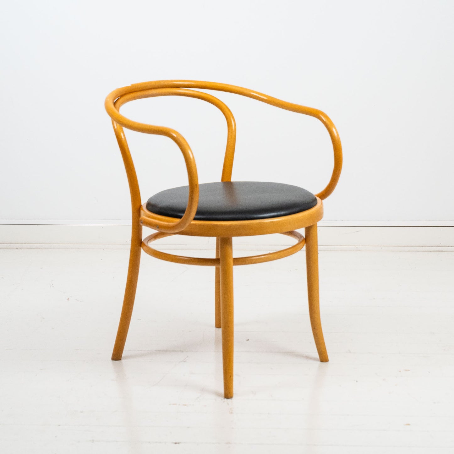 Thonet-tuoli, uusi nahkaverhoilu 4 kpl (löytyy 10 kpl)