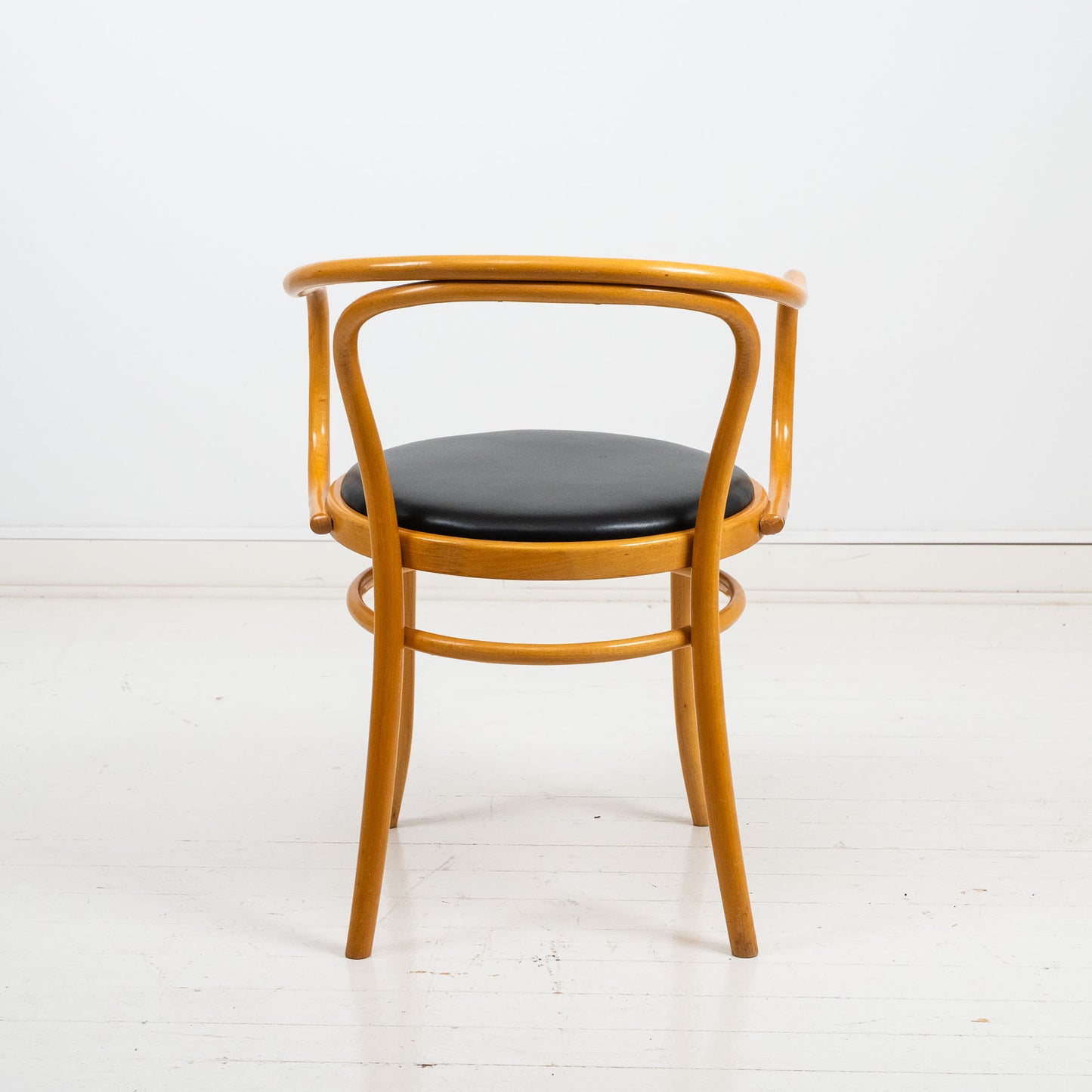 Thonet-tuoli, uusi nahkaverhoilu 4 kpl (löytyy 10 kpl)