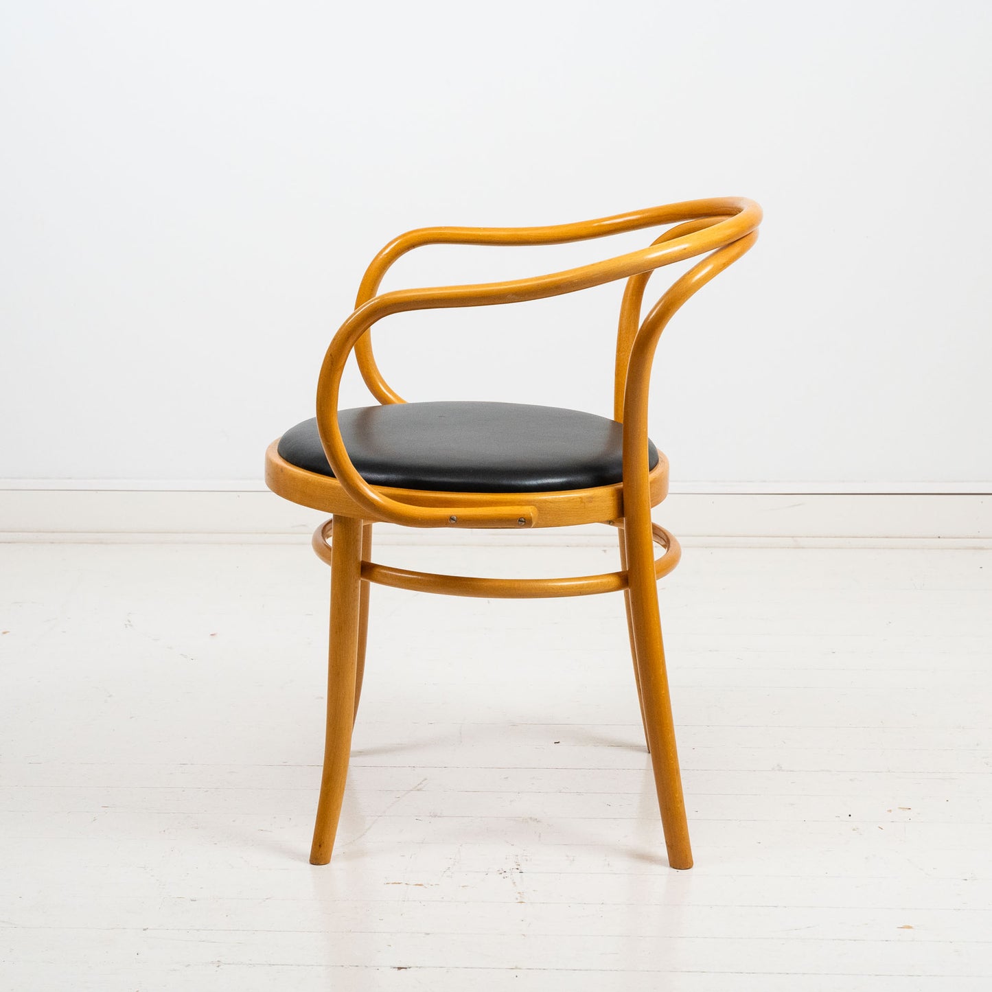 Thonet-tuoli, uusi nahkaverhoilu 4 kpl (löytyy 10 kpl)