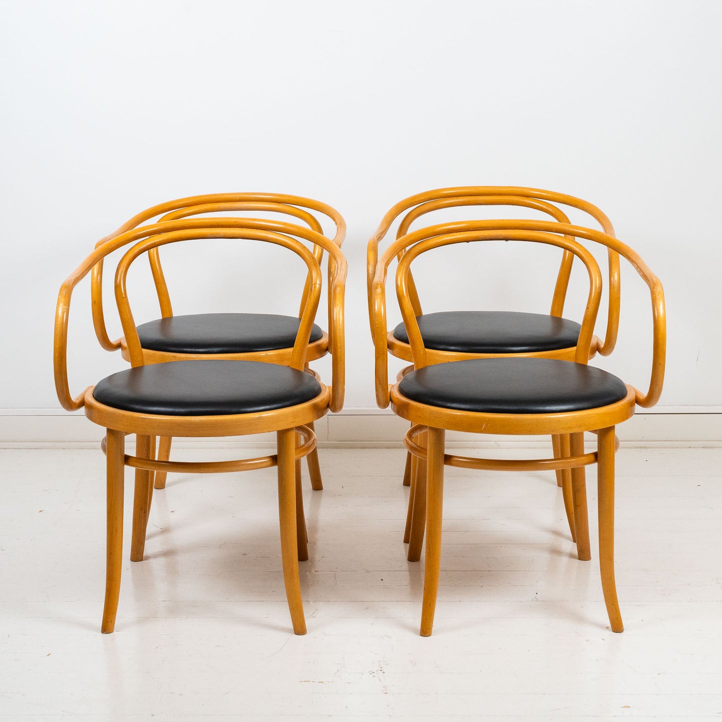 Thonet-tuoli, uusi nahkaverhoilu 4 kpl (löytyy 10 kpl)