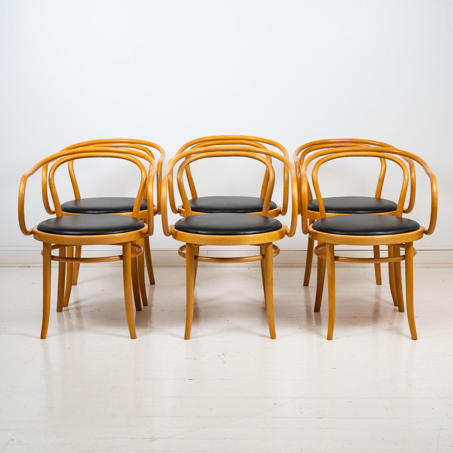 Thonet-tuolit, uusi nahkaverhoilu 6 kpl (löytyy 10 kpl)