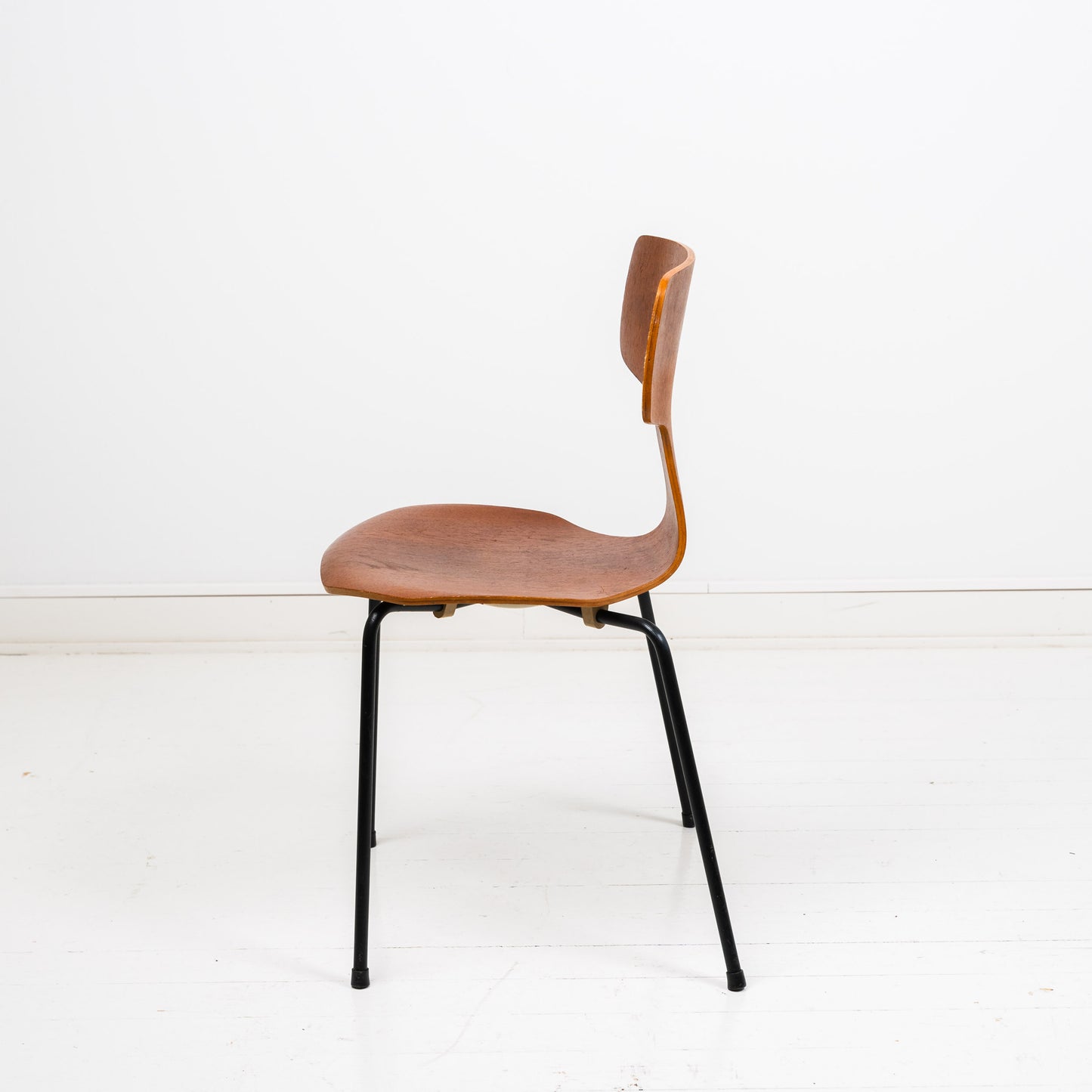 Fritz Hansen 3103 T-chair -tuoli, tiikki 1
