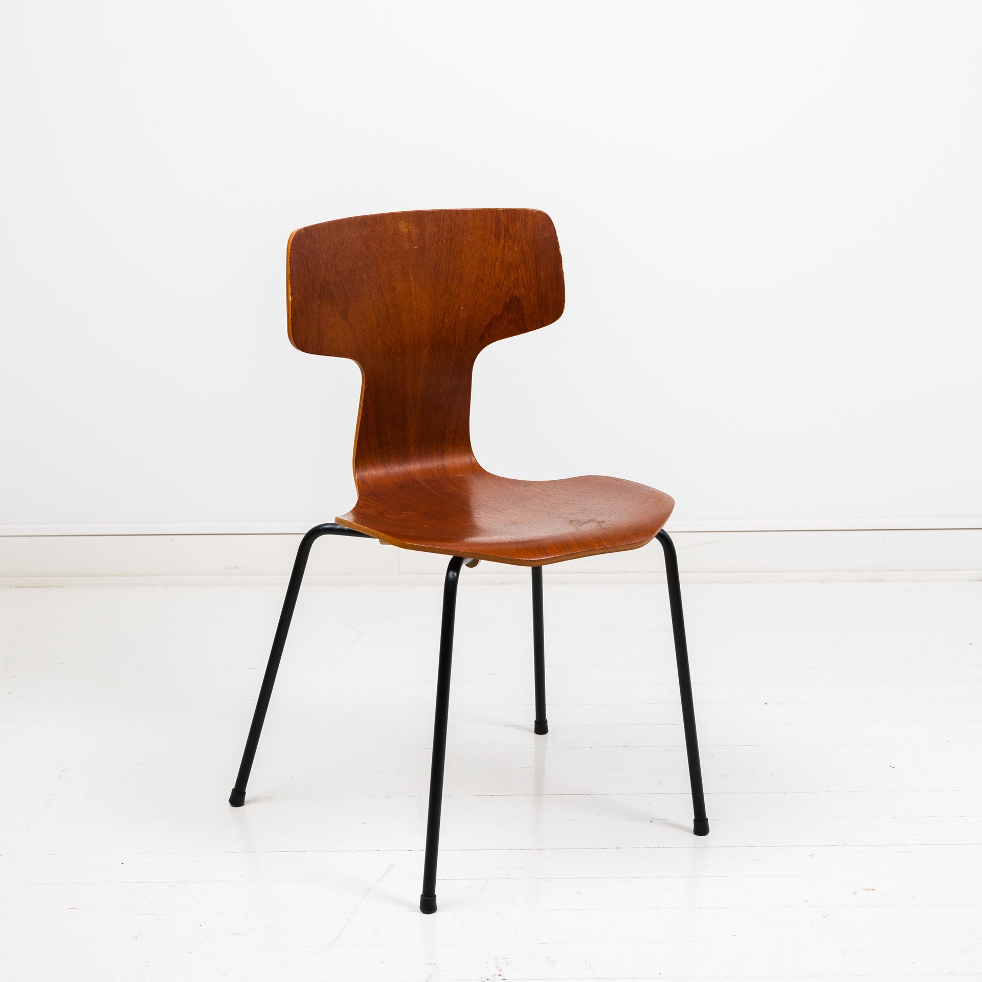 Fritz Hansen 3103 T-chair -tuoli, tiikki 1