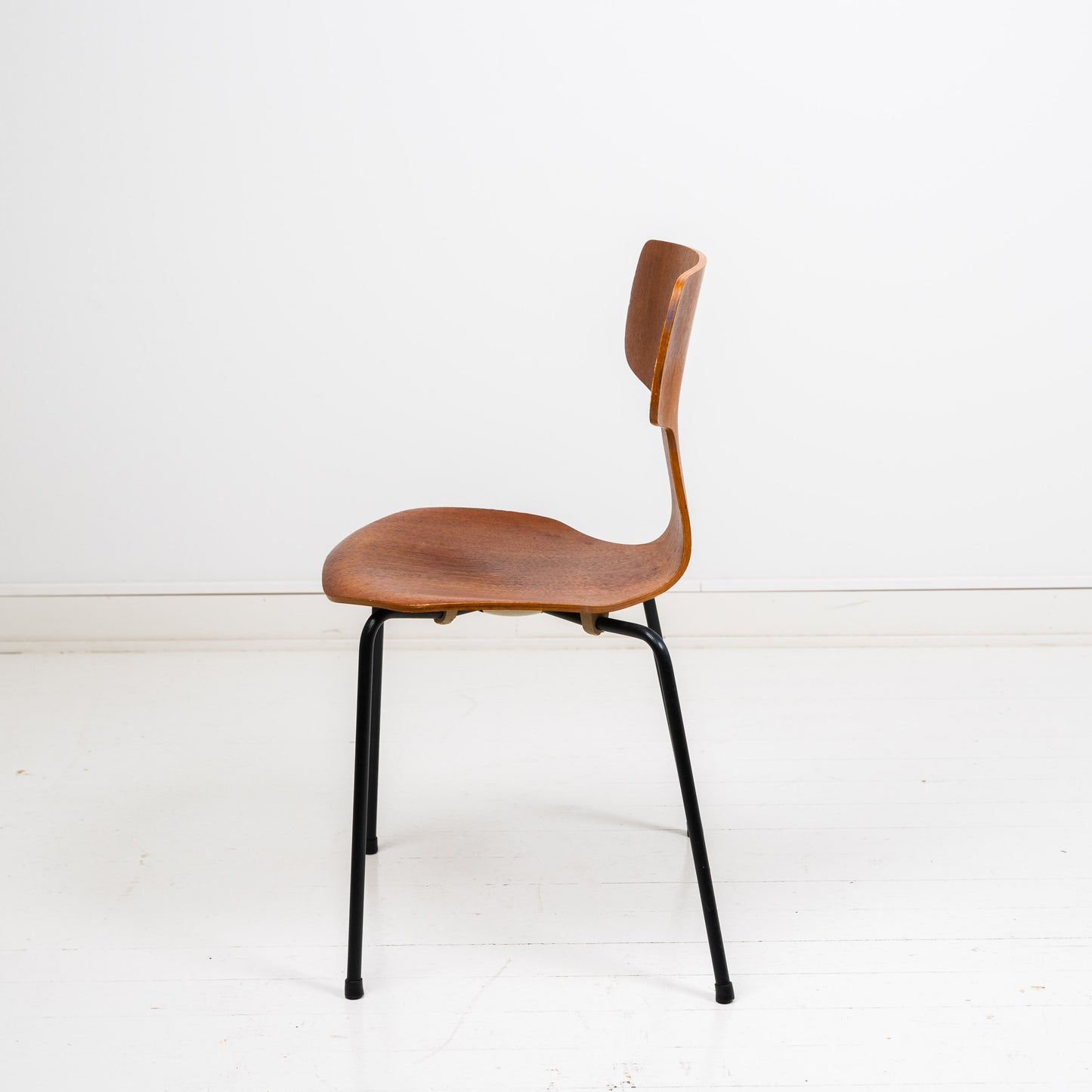 Fritz Hansen 3103 T-chair -tuoli, tiikki 2