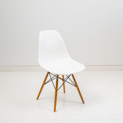 Vitra Eames DSW Re -tuoli, 4 kpl