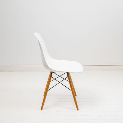 Vitra Eames DSW Re -tuoli 4 kpl