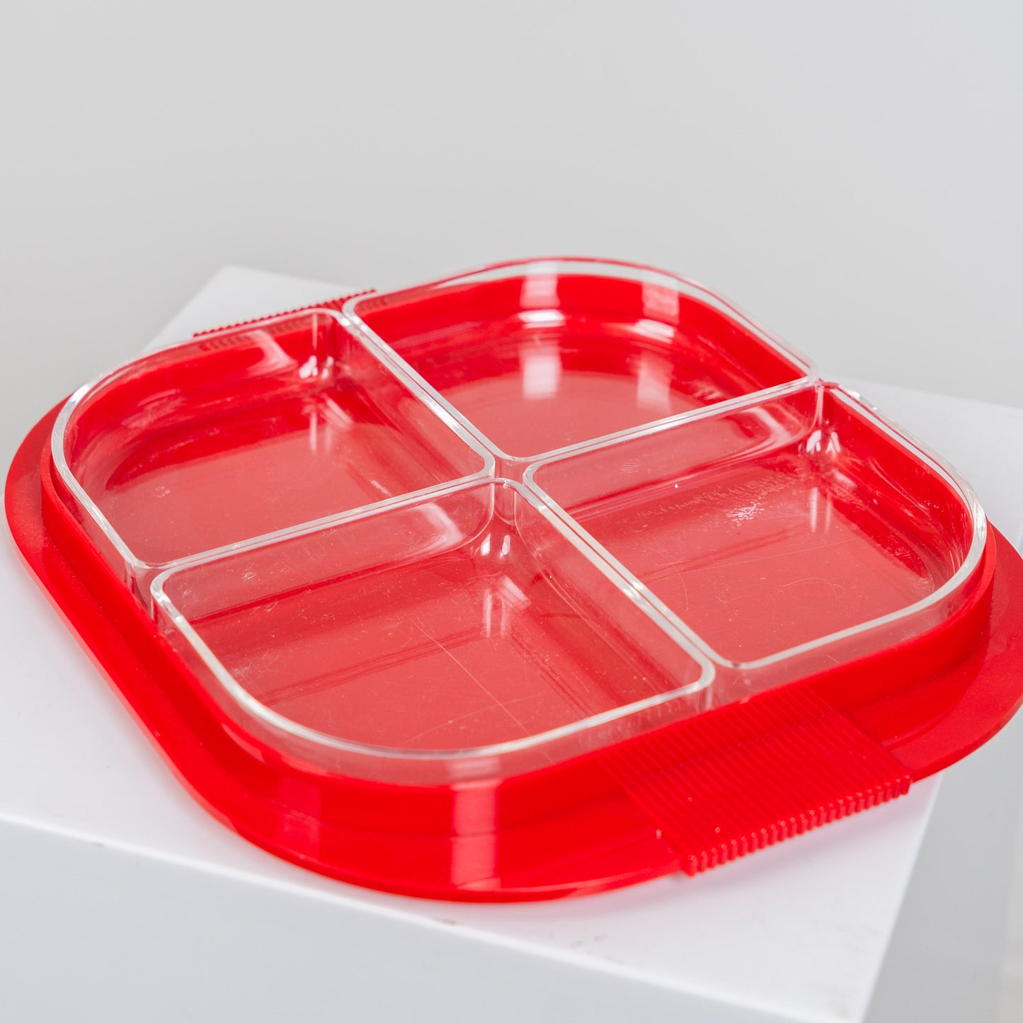 Décembre tarjoiluastia, punainen